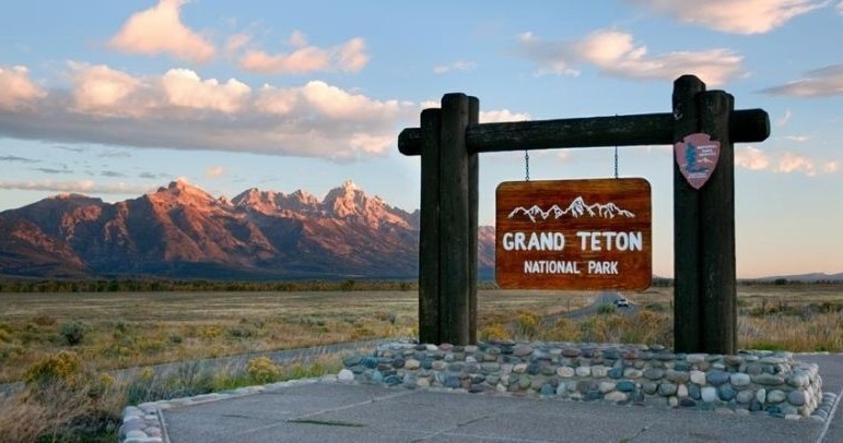 a sign on the side of a mountain