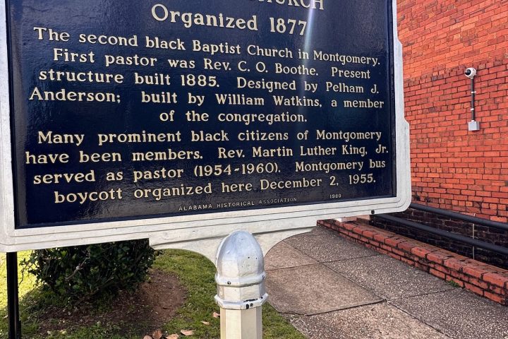 Historical marker for Dexter Avenue King Memorial Baptist Church in Montgomery, Alabama.